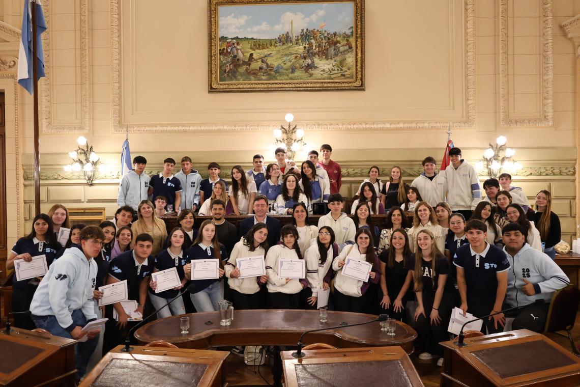 Estudiantes de la EETP Nº 343 en Ciudadanos en el Senado