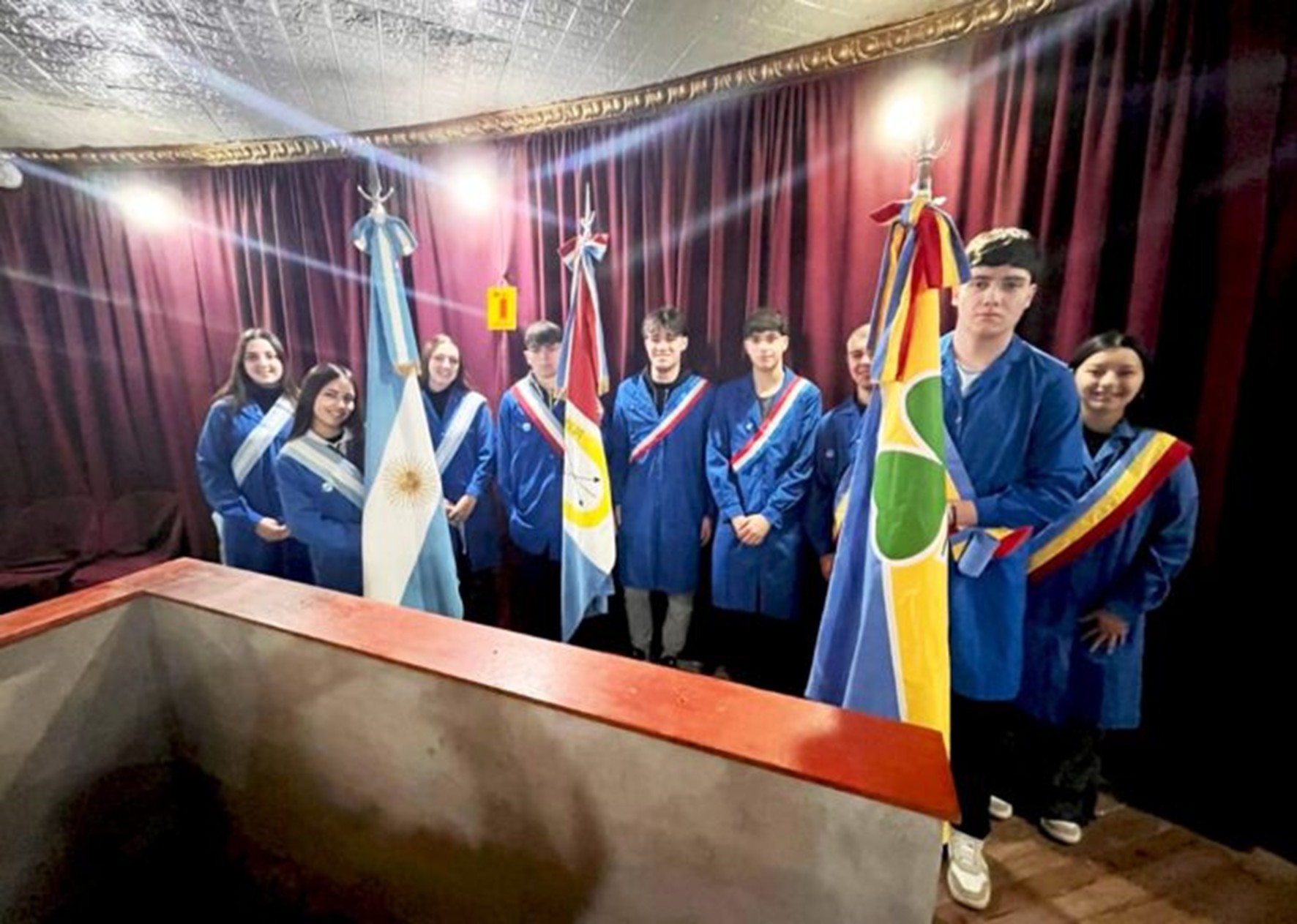 LA TÉCNICA, PRIMERA ESCUELA LOCAL  QUE ASISTE A LOS ACTOS PÚBLICOS CON  BANDERA CEREMONIAL DE EL TRÉBOL